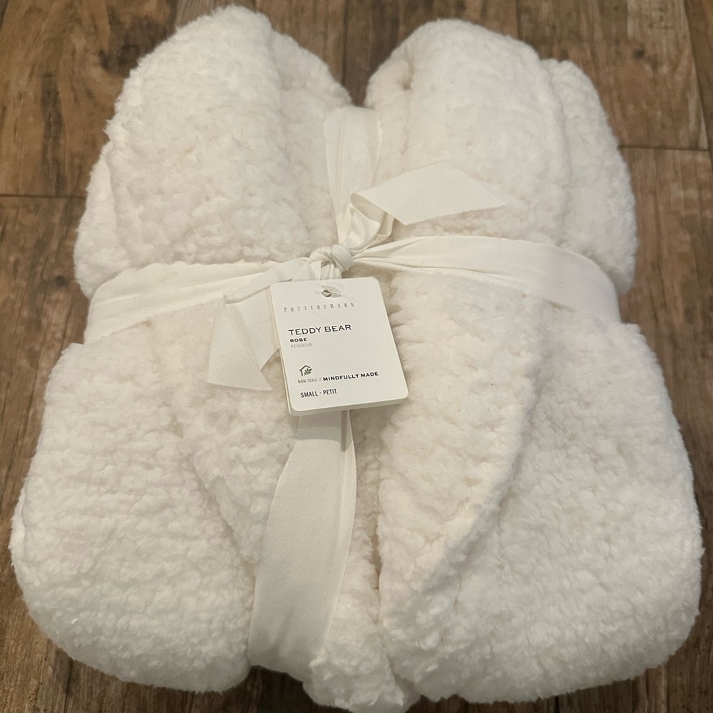 NWT Pottery barn white/ivory Teddy Bear Robe